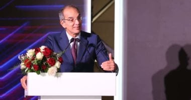 وزير الاتصالات يتوقع 9 ملايين هاتف محمول في 2025 بمكون محلي 40%