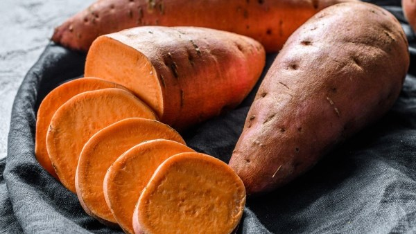 3 فوائد للبطاطا تعزز صحتك: كنز غذائي