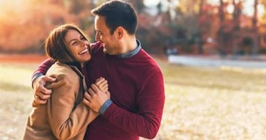 لماذا يميل الرجل لشبيهة حبيبته السابقة؟ الإجابة في 6 نقاط