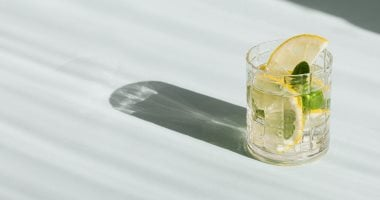 كوكتيل الكورتيزول: مشروب من مكونات طبيعية لتخفيف التوتر