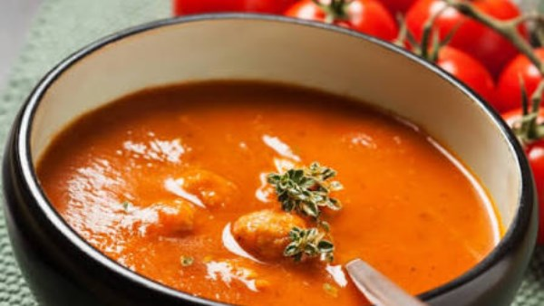 شوربة الطماطم: وصفة بسيطة وسريعة بطعم غني