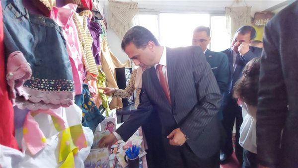 وكيل تعليم كفر الشيخ يفتتح معرض شتاء دافئ في مدرسة الجمهورية