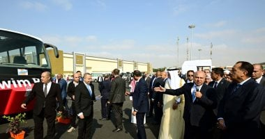 رئيس الوزراء يتفقد أول أتوبيس برمائي مصنع محليًا لخدمة السياحة بمصر