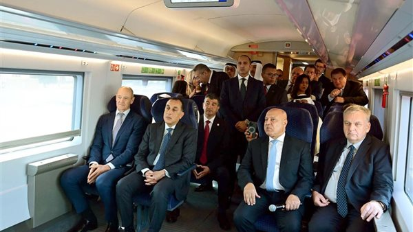 رئيس الوزراء يعلن بدء التشغيل التجريبي للقطار الكهربائي