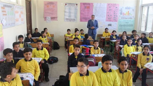 وكيل التعليم بالجيزة يحوّل جولته في المدارس لاختبار الوعي والالتزام
