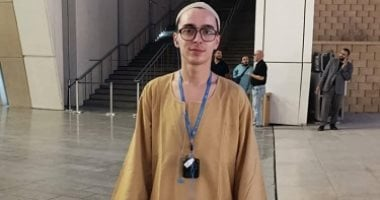 سياح العالم يرتدون الجلابية البلدي: جواز سفر للثقافة الشعبية