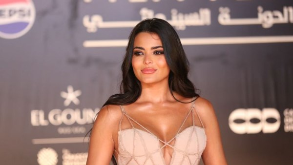 بعد شائعات ارتباطها بالهضبة: أجرأ إطلالات أسماء جلال