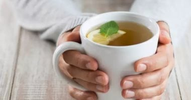 طبيب يقدم نصائح بسيطة لتعزيز المناعة وتجنب المرض في تقلبات الطقس