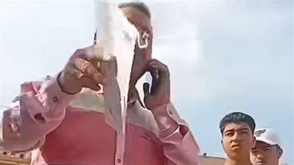 مدير مدرسة لطلاب غير مسددي المصروفات: لا أريد لقاءكم مجددًا