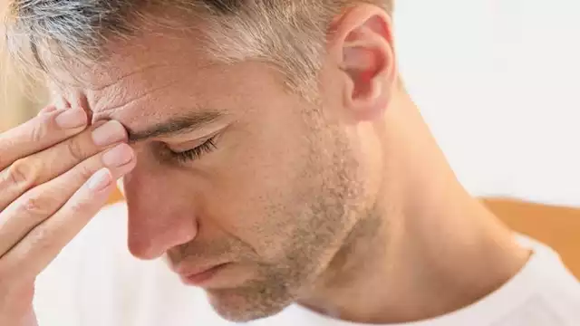 5 عادات تسبب شيخوخة الدماغ.. توقف عنها فوراً