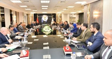 وزيران الإنتاج الحربى والإسكان يبحثان مستجدات مشروعات حياة كريمة