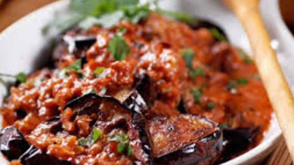 المسقعة باللحم المفروم: وصفة بسيطة وطعم لذيذ