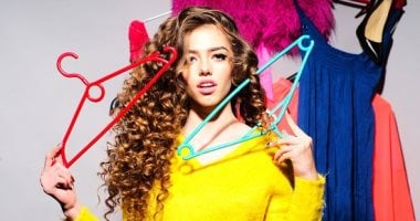 ما السر وراء أن بعض الألوان تزيد من جاذبيتكِ؟