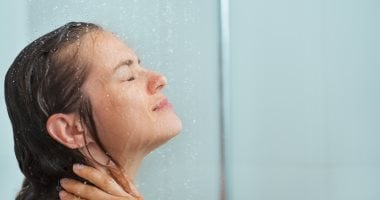 دراسة توضح خطوات الاستحمام الآمن لمرضى الإكزيما بدون مضاعفات