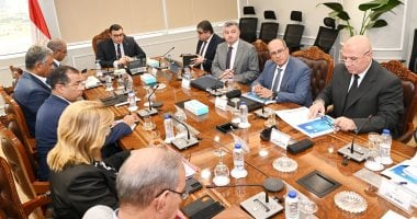 وزير الإسكان يراجع تنفيذ مشروعات المرحلة الأولى من حياة كريمة