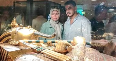 لقاء أمام تابوت توت عنخ آمون في المتحف الكبير