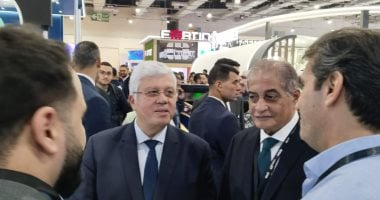 وزير التعليم العالي يتفقد أجنحة معرض Cairo ICT