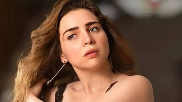 مي عز الدين تخطف الأنظار في شهر العسل