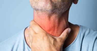 العسل من أبرز العلاجات الطبيعية لتخفيف التهاب الحلق