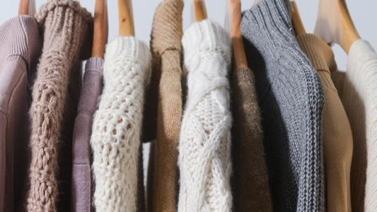 طرق بسيطة لترتيب الملابس الشتوية ليبدو دولابك أنيقًا ومنظمًا