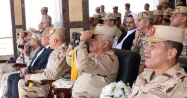 وزير الدفاع يشهد تنفيذ المرحلة الرئيسية للمشروع التكتيكي بالذخيرة الحية