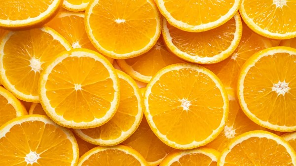 10 أطعمة يومية تعطي فيتامين C أكثر من البرتقال