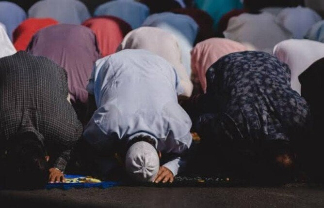 موعد أذان الفجر ومواقيت الصلاة غدًا الاثنين 17 نوفمبر 2025