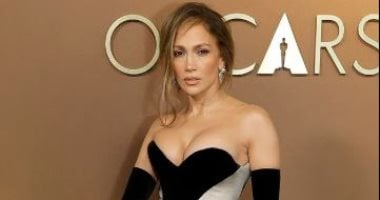 جينيفر لوبيز تخطف الأنظار فى حفل Governors Awards بإطلالة راقية