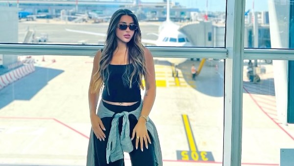 سارة سلامة تثير الجدل بإطلالة جريئة فى المطار