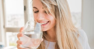 ماذا يحدث لجسمك عند شرب أقل من نصف لتر ماء يوميًا؟