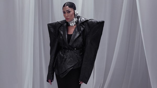 بشعر مبلل.. غادة عبد الرازق تتصدر الترند بجلسة تصوير جريئة