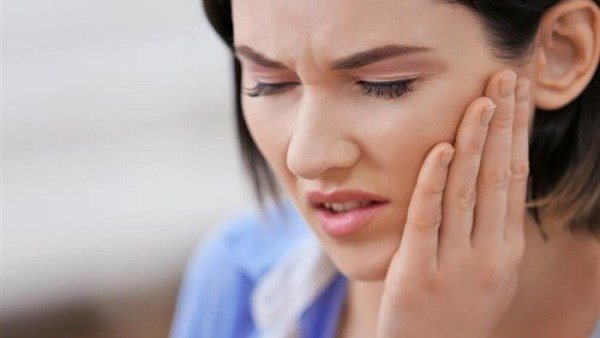 أسباب التشنج في الفك وطرق الوقاية منها