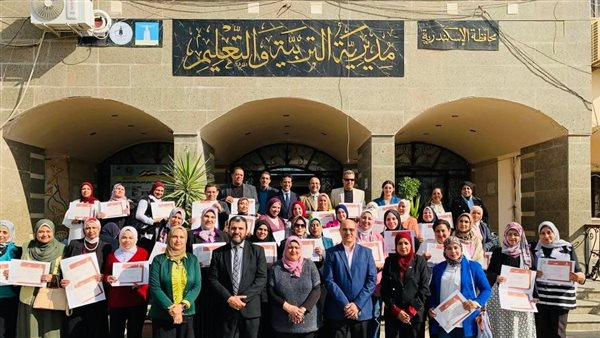 وكيل التعليم بالإسكندرية يحضر تسليم شهادات اعتماد المدربين والمراجعين الخارجيين