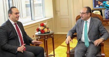 وزير قطاع الأعمال يستقبل رئيس هيئة الرعاية الصحية لتعزيز التعاون