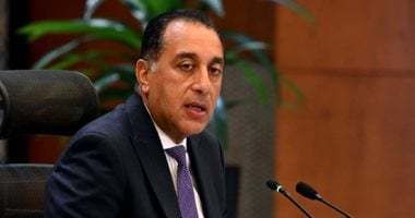 رئيس الوزراء يتفقد مضبوطات ذهبية سلمتها النيابة العامة للبنك المركزي