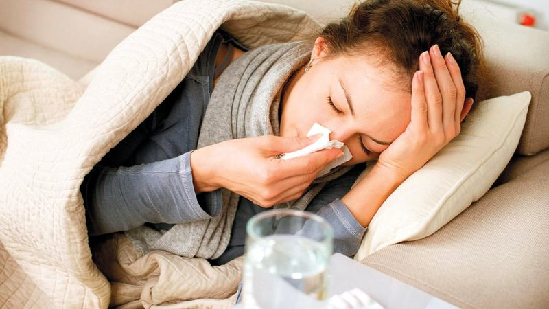 بحة الصوت في الشتاء: نزلة برد أم رقة وأنوثة زائدة؟