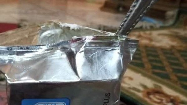 تنبيه: تجنب وضع الملعقة داخل علبة الجبن لهذه الأسباب