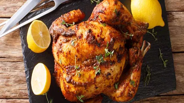 خبير تغذية يحذر: لا ينصح بتناول هذا الجزء من الدجاج