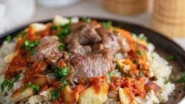 الفتة المصرية: تحضير سهل وصحي يجذب التفاعل على مواقع التواصل