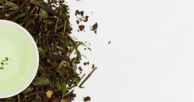 تونر الشاي الأخضر للعناية بالبشرة: خطوات سهلة للخريف