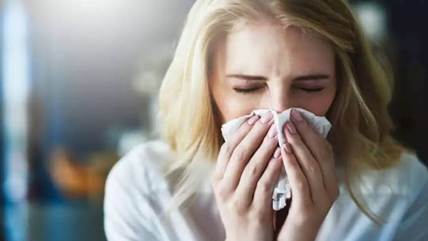 أطعمة تساعد في تقليل سيلان الأنف خلال نزلات البرد وتلك التي يجب تجنبها