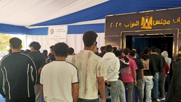 توافد الناخبين إلى لجان السيدة زينب في آخر أيام المرحلة الثانية