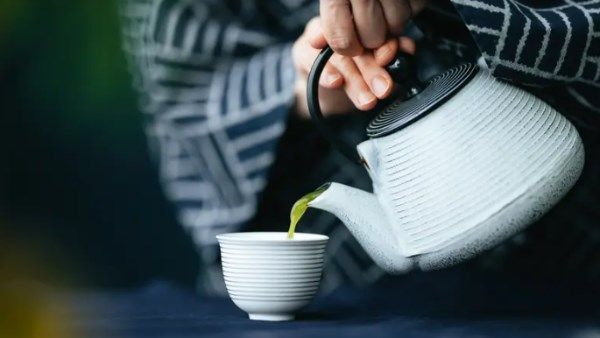 خبراء التغذية يثنون على مشروب يحسن صحة القلب والمناعة والتخسيس