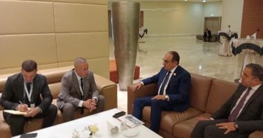 وزير قطاع الأعمال يبحث مع مدير مؤسسة تطوير السيارات بالجزائر عن تعاون