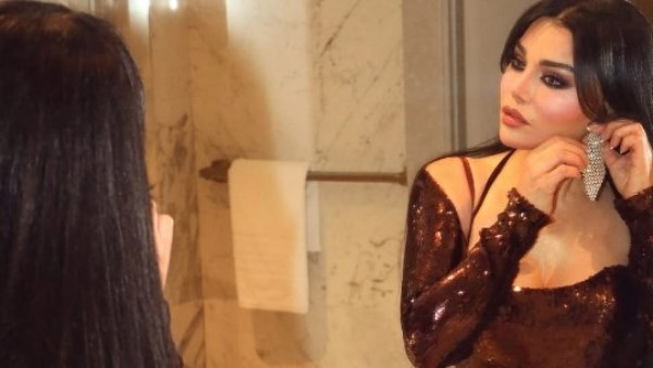 هيفاء وهبي تتألق بفستان أسود لافت