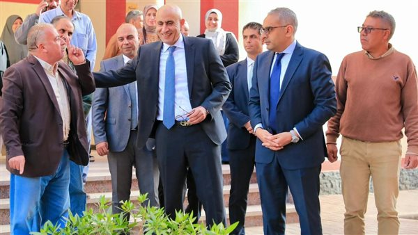 وزير التعليم يزور 6 مدارس بدمياط ويشيد بانضباط سير الدراسة