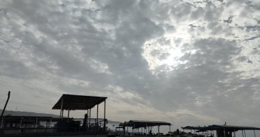 طقس مفاجئ يحجب أشعة الشمس بغطاء سحابي كثيف في الصعيد وسيناء