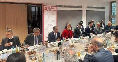وزير الخارجية يشارك في جلسة حوارية بحضور رؤساء وممثلي مراكز أبحاث ألمانية