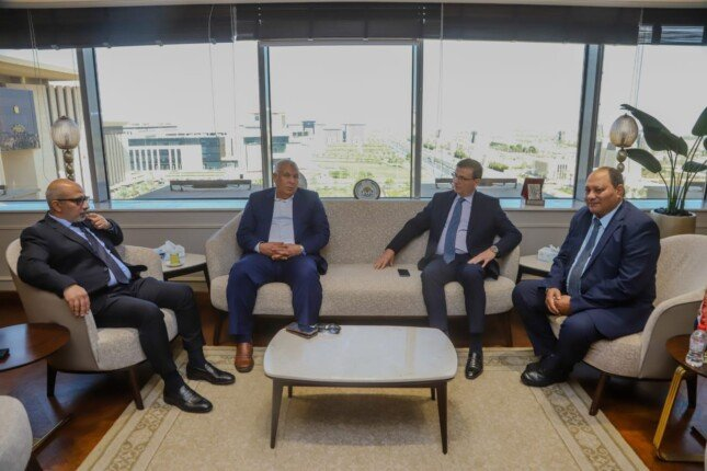 وزير الزراعة ومحافظ الوادي الجديد يناقشان الاستثمار في الإنتاج الحيواني