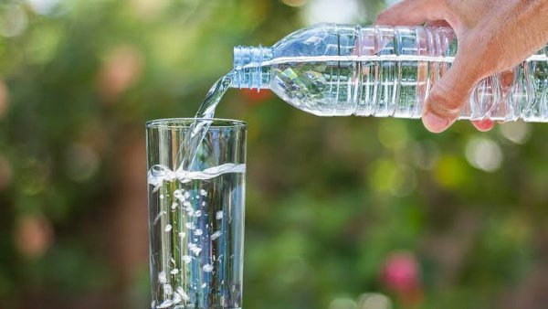 علامات المياه المعدنية الملوثة وكيفية التعامل مع سخونة الأطفال